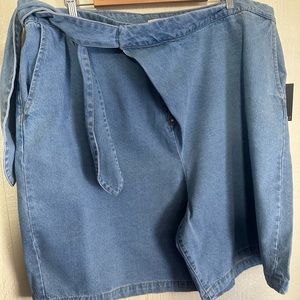 ELOQUII denim shorts with tags
